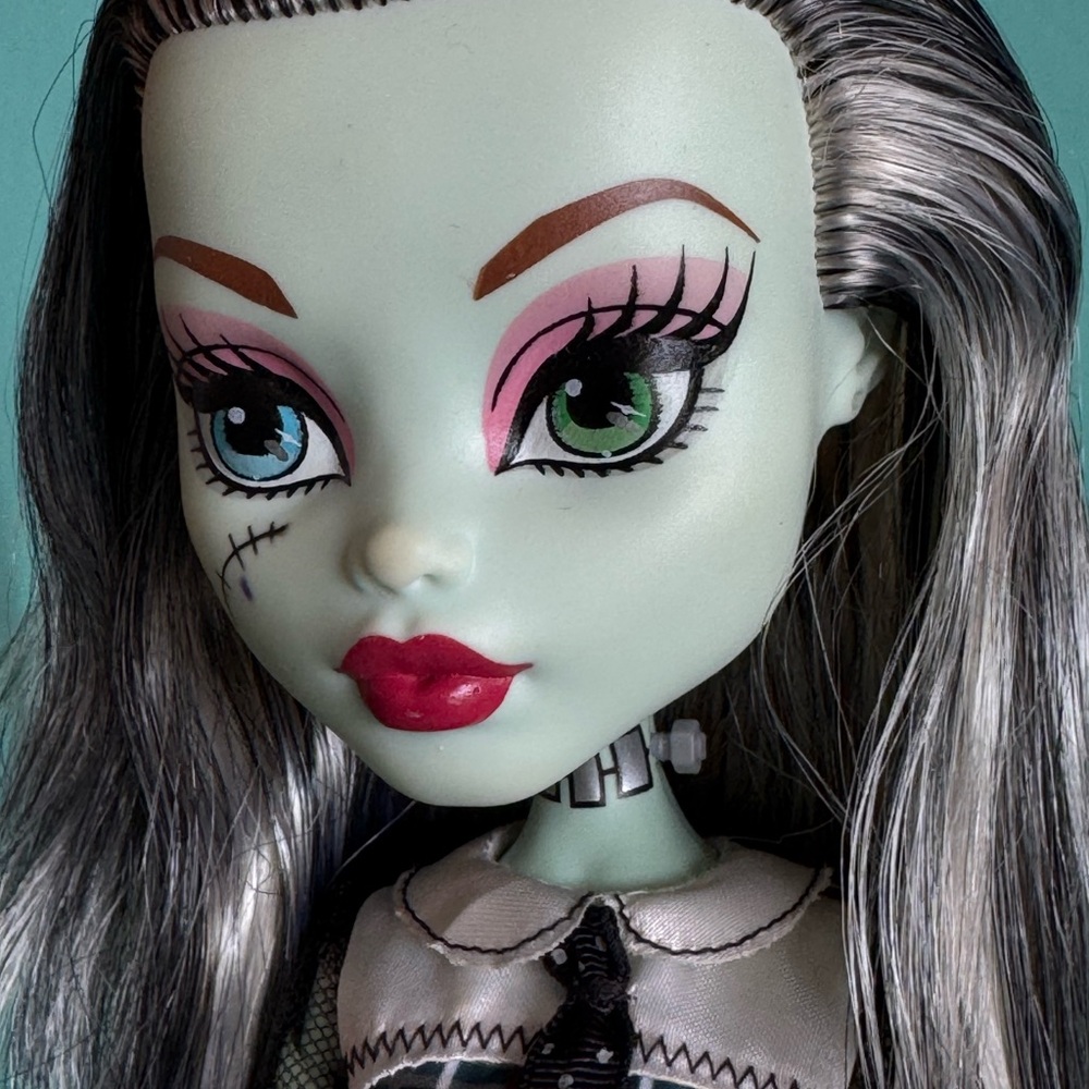17” tall Monster High Doll with Pink and Green Features